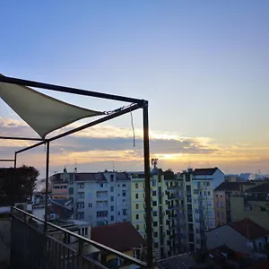 Skyline In Citta Studi A 1 Minuto Dal Metro Con Terrazzo Wi-fi E Netflix Apartamento