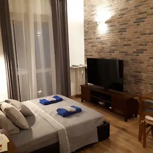 Modern And Stylish Close To Subway Italia